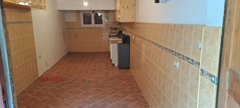 Продава ГАРАЖ, ПАРКОМЯСТО, гр. София, Карпузица, снимка 3 - Гаражи и паркоместа - 52454594