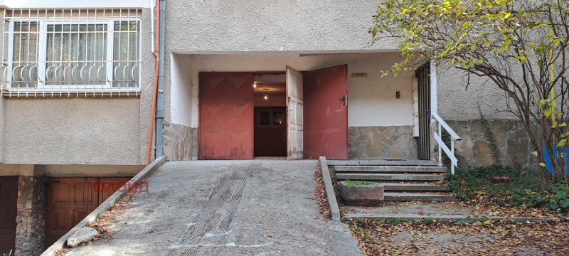 Продава ГАРАЖ, ПАРКОМЯСТО, гр. София, Карпузица, снимка 2 - Гаражи и паркоместа - 52454594