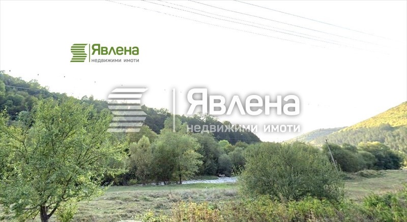 Eladó  Cselekmény régió Lovech , Teteven , 11000 négyzetméter | 43858984
