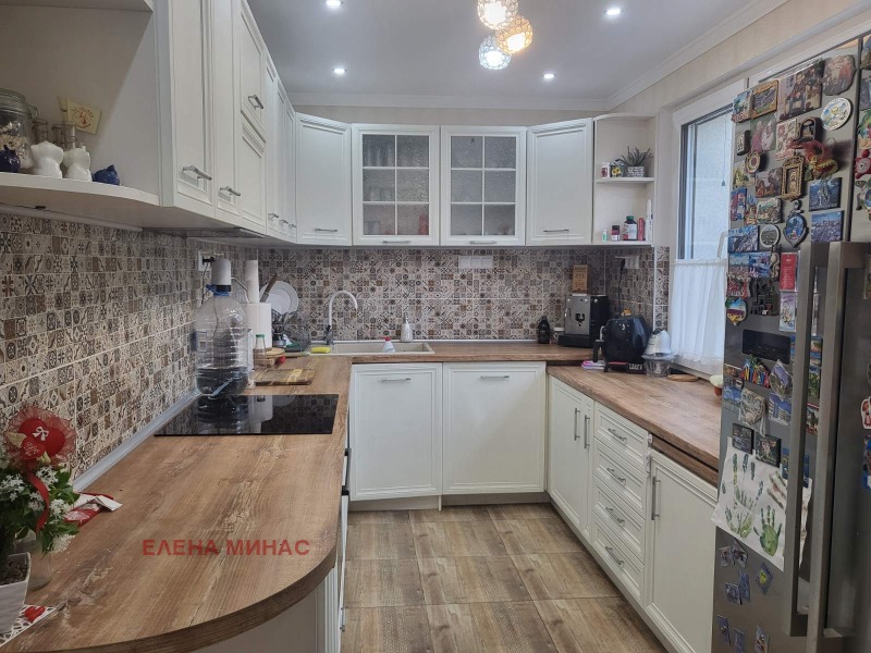 Продава 3-СТАЕН в град Шумен, Център - 123 кв.м / 232 637.81 € » 455 000 лв., ЕЛЕНА МИНАС