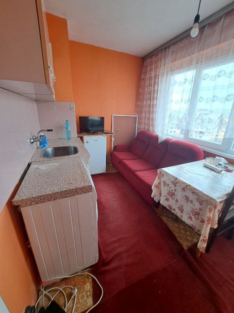 Til salgs  2 soverom Pernik , Iztok , 93 kvm | 75938018 - bilde [2]