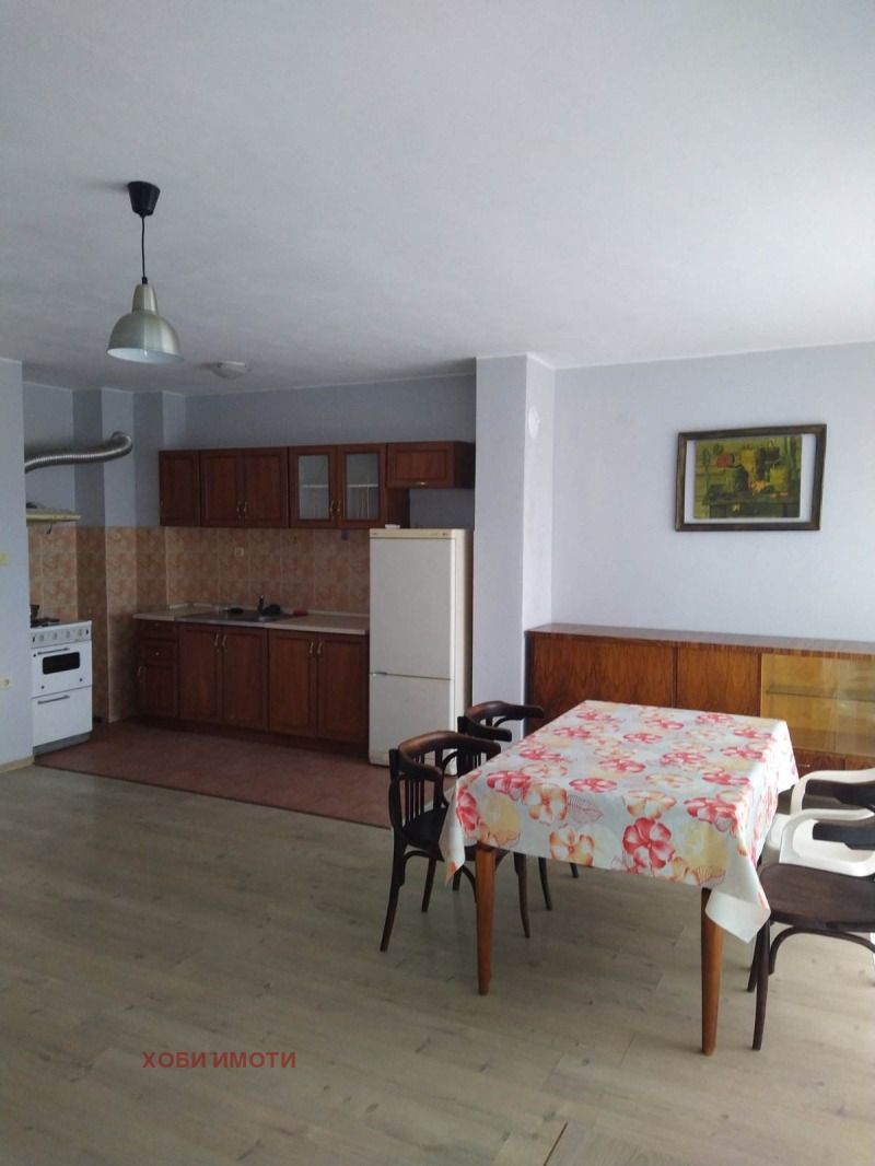 Myytävänä  Pienhuoneisto Plovdiv , Kjutšuk Pariž , 120 neliömetriä | 68776674