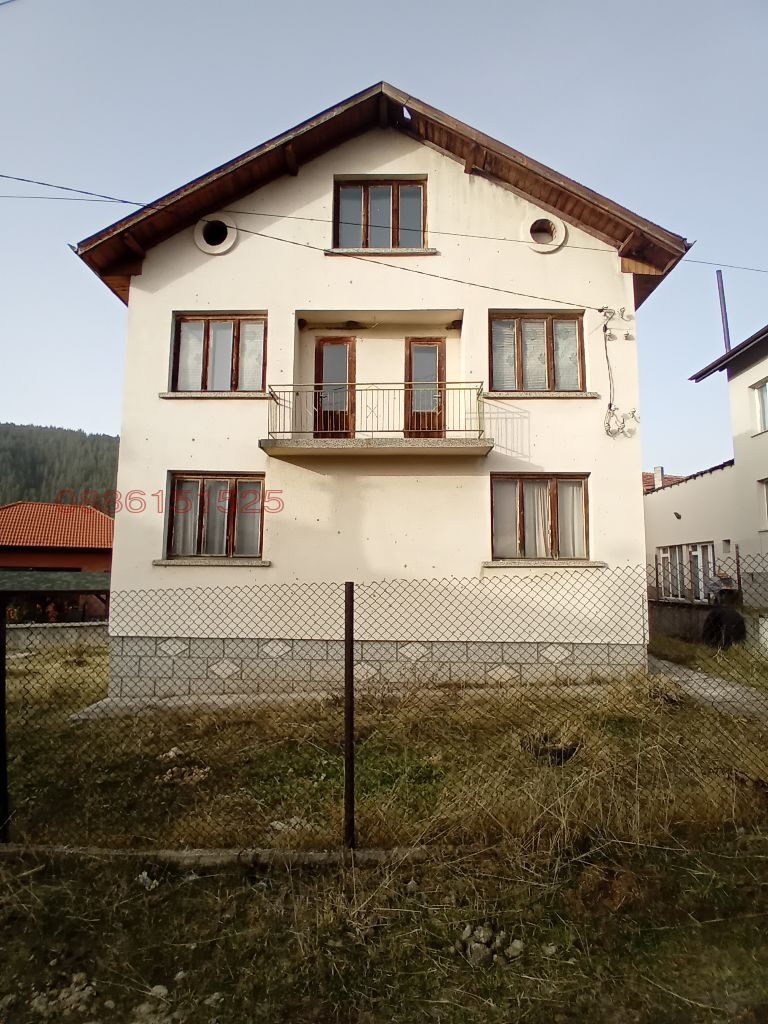 Продава КЪЩА, с. Говедарци, област София област