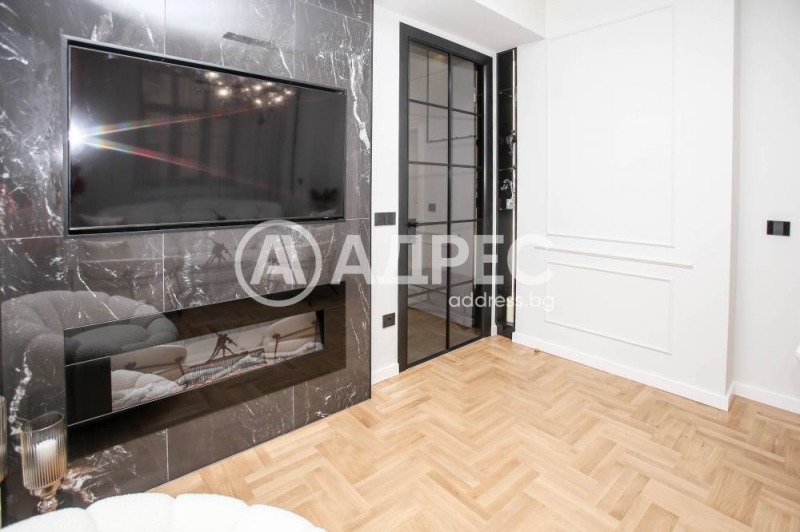 Продава МНОГОСТАЕН, гр. София, Център, снимка 13 - Апартаменти - 52309374