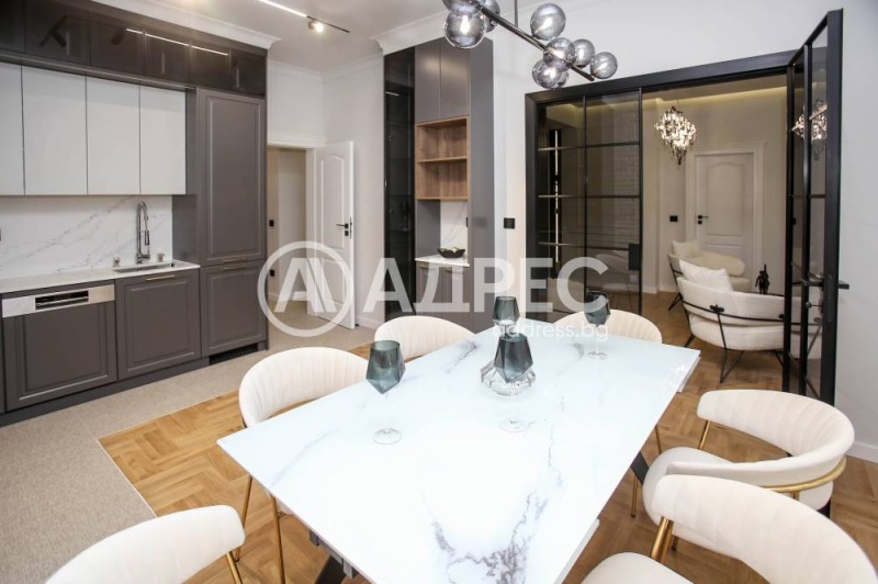 Продава МНОГОСТАЕН, гр. София, Център