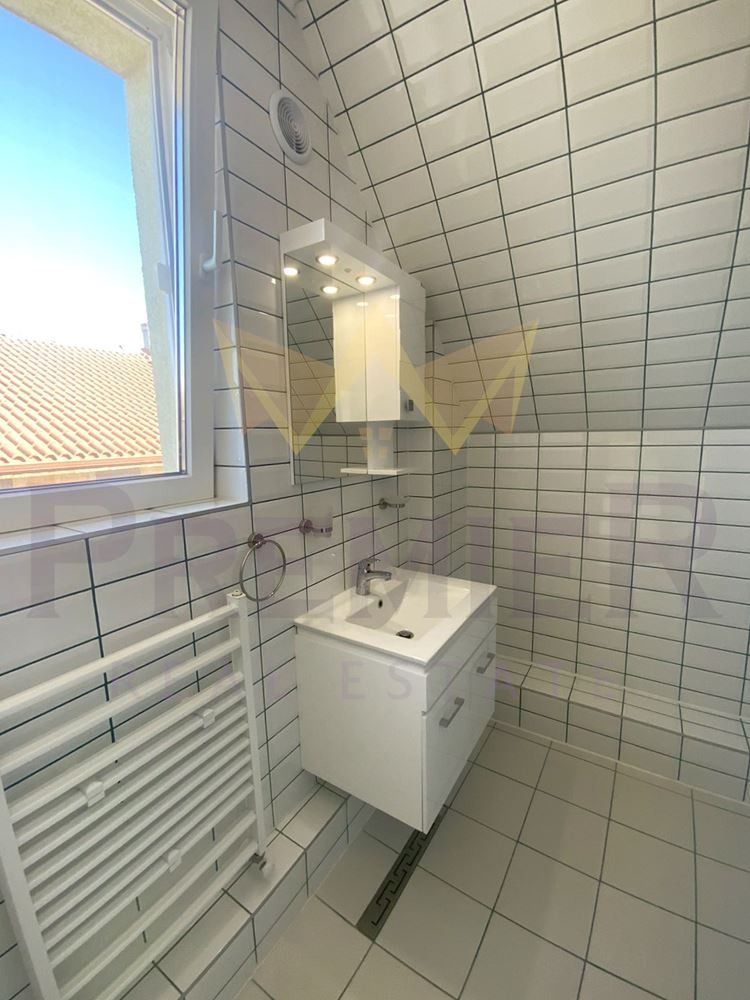 Продава КЪЩА, гр. Добрич, Свети Георги, снимка 15 - Къщи - 53086753