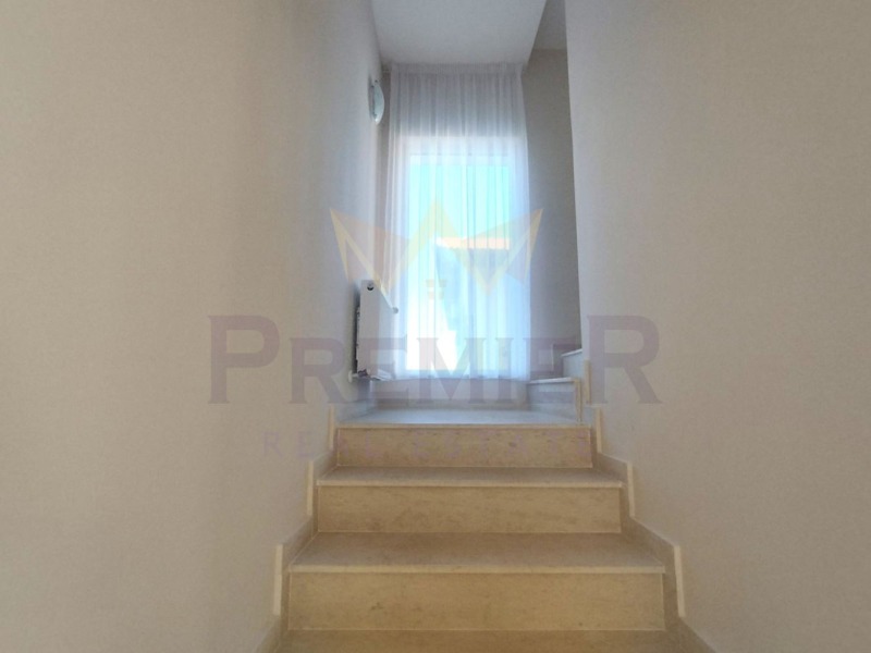 Продава КЪЩА, гр. Добрич, Свети Георги, снимка 6 - Къщи - 53086753