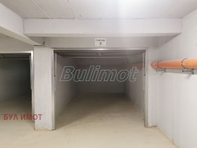 Garage Kolhozen pazar, Varna 1