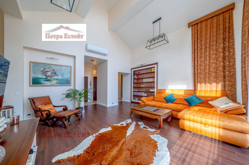 Продава МНОГОСТАЕН, гр. Варна, Бриз, снимка 2 - Апартаменти - 52681809