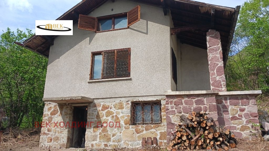 Продава ВИЛА, с. Буново, област София област