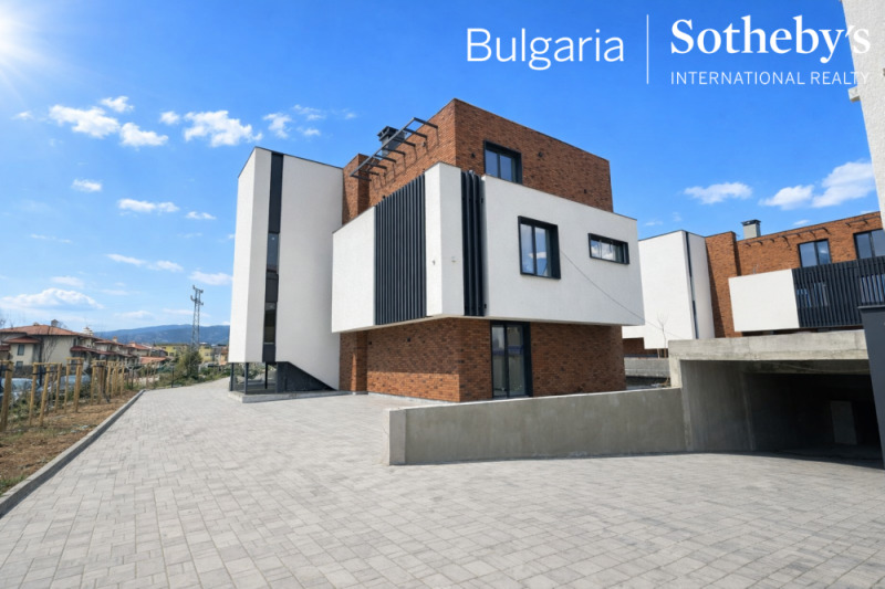 Продава МЕЗОНЕТ в град София, м-т Детски град - 214 кв.м / 340 000 € » 664 982.20 лв., БЪЛГАРИЯ СОТБИС ИНТЕРНЕШЪНЪЛ РИЪЛТИ