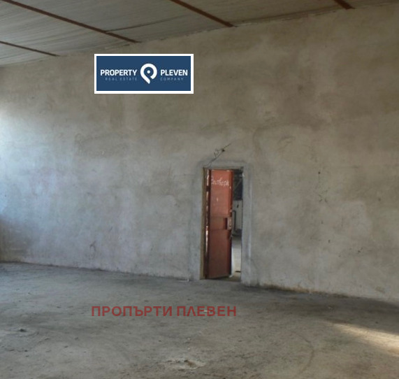 En venta  Edificio industrial Pleven , Industrialna zona , 400 metros cuadrados | 39206569