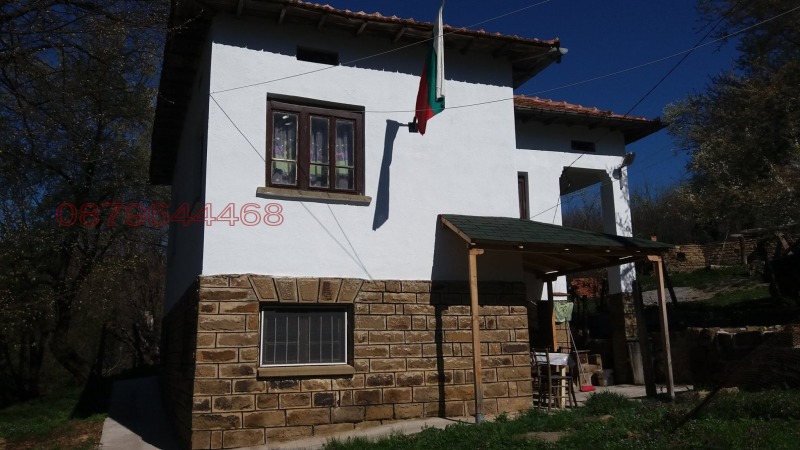 Продава КЪЩА, с. Манаселска река, област София област