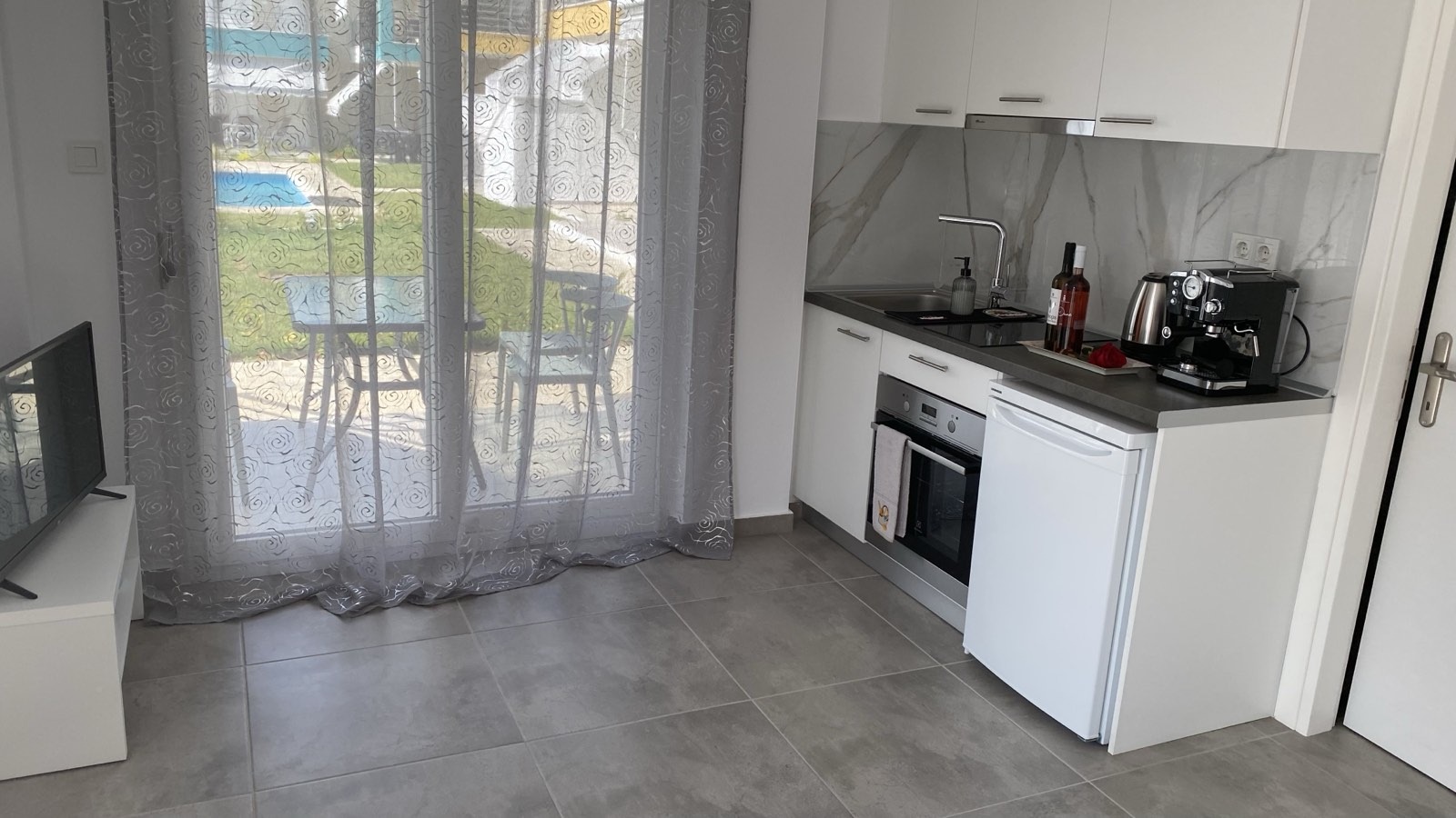 Продава 2-СТАЕН, Извън страната, област Извън страната, снимка 5 - Апартаменти - 53676467