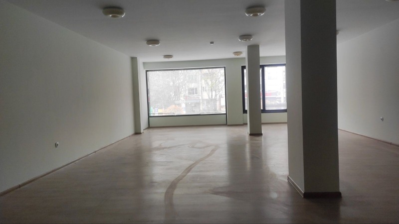 En venta  Oficina Plovdiv , Karshiyaka , 261 metros cuadrados | 79644255