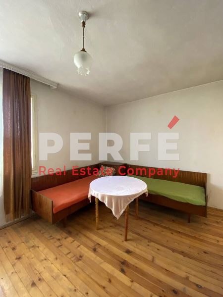 Продава КЪЩА, гр. Айтос, област Бургас, снимка 2 - Къщи - 53443019