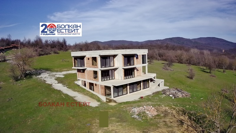 Продава КЪЩА в област Велико Търново, с. Радковци - 614 кв.м / 350 000 € » 684 540.50 лв., БОЛКАН ЕСТЕЙТ