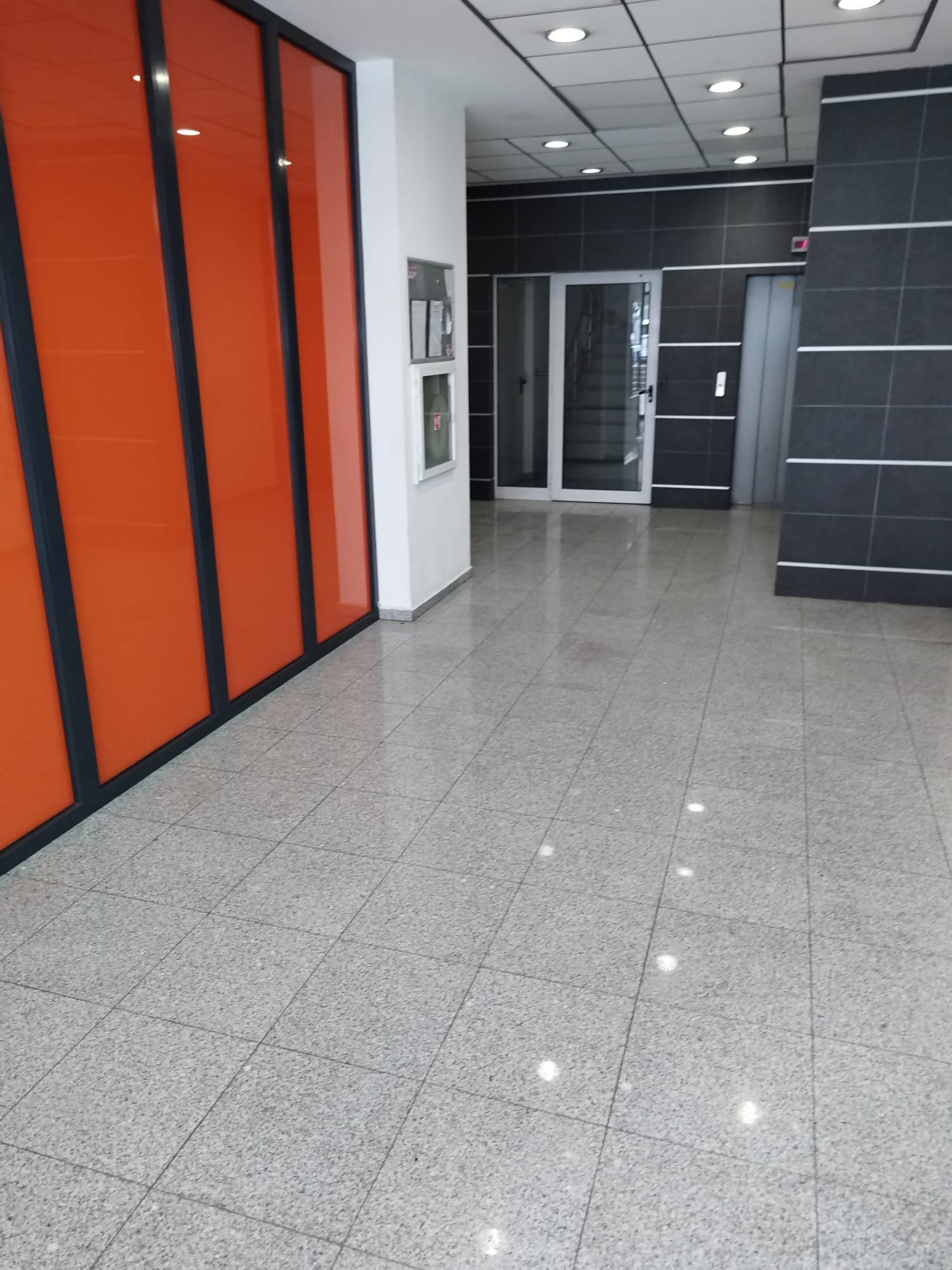 Продава 3-СТАЕН, гр. София, Света Троица
