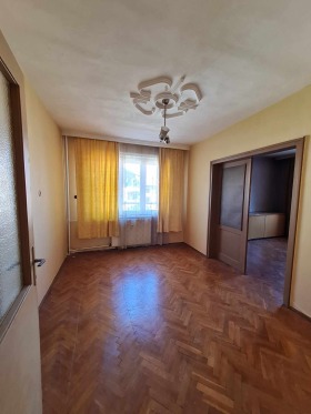 2 bedroom Idealen tsentar, Pleven 1