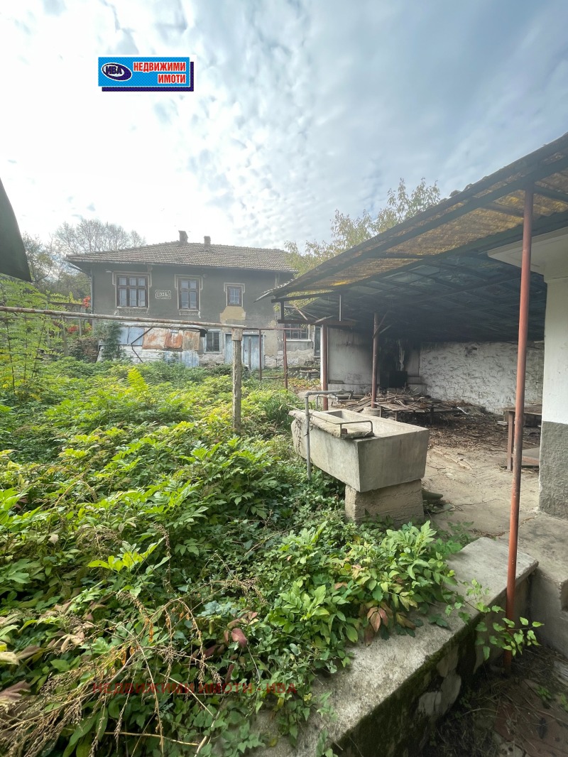 Продава КЪЩА, с. Самоводене, област Велико Търново, снимка 12 - Къщи - 52451691