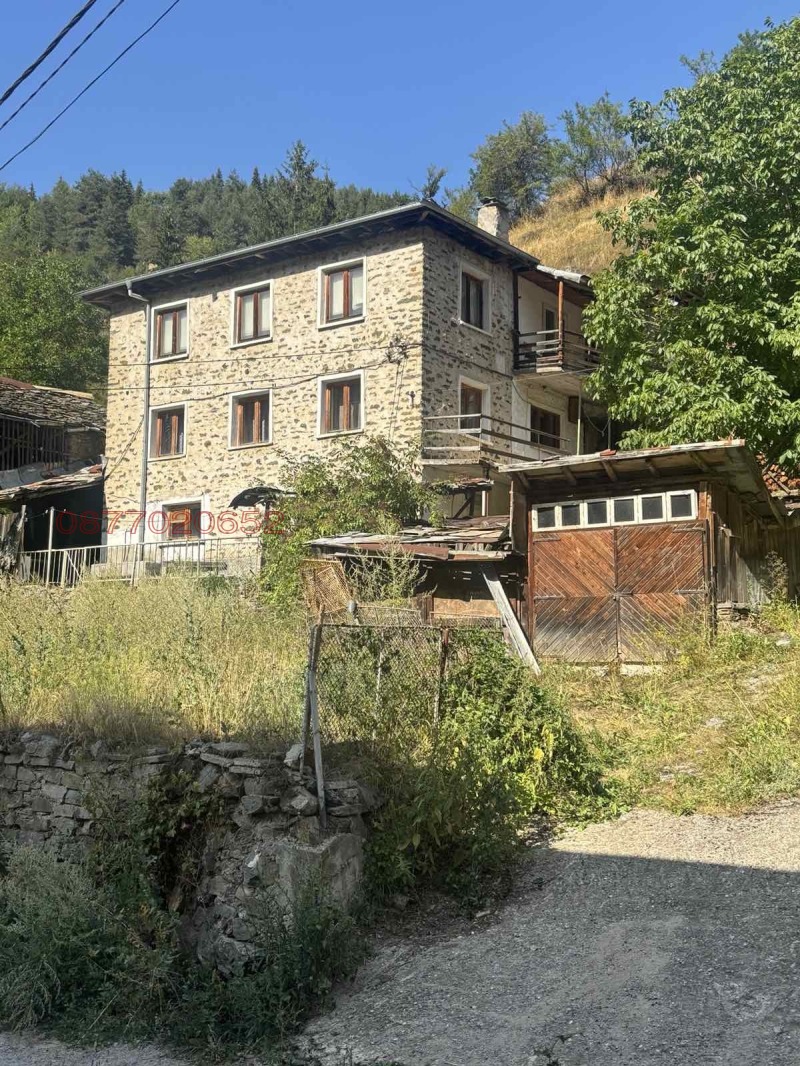 Продава КЪЩА, с. Богутево, област Смолян