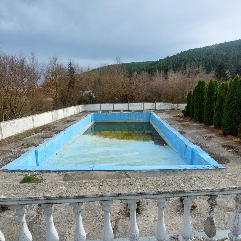 Продава ПАРЦЕЛ в област Перник, гр. Брезник - 3380 кв.м / 240 000 € » 469 399.20 лв., БКС БРЕЗНИК