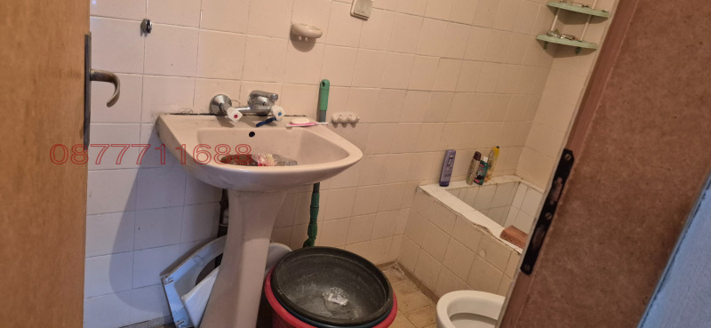 Продава КЪЩА, гр. Луковит, област Ловеч, снимка 14 - Къщи - 52778814