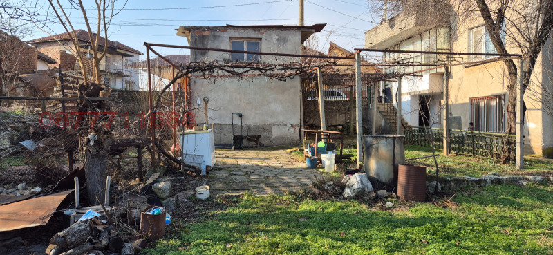 Продава КЪЩА, гр. Луковит, област Ловеч