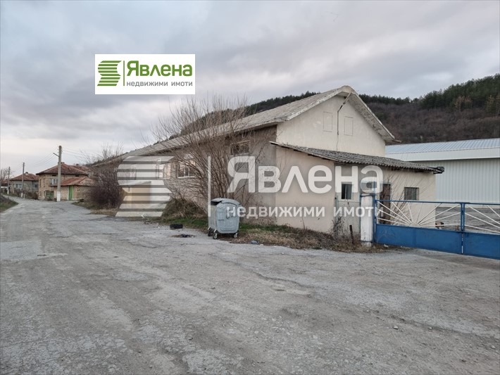 Продава ПРОМ. ПОМЕЩЕНИЕ, гр. Велики Преслав, област Шумен, снимка 3 - Производствени сгради - 53014735