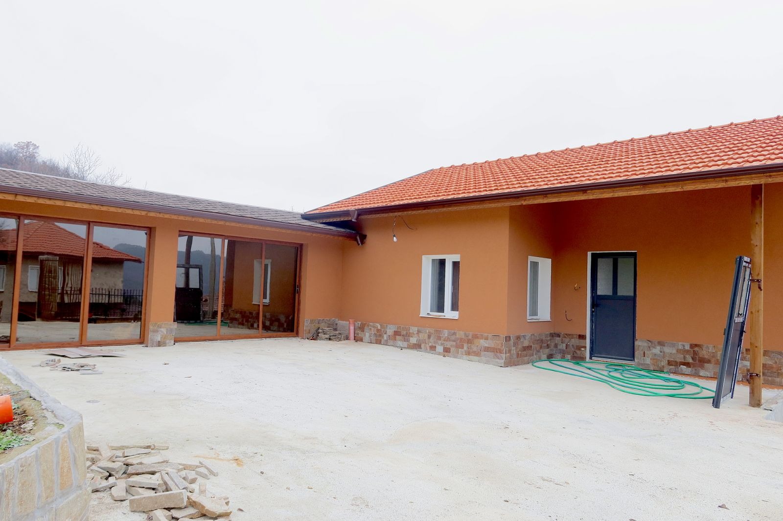 Продава КЪЩА, с. Зверино, област Враца, снимка 2 - Къщи - 53674229