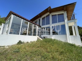 Casa m-t Akchelar, Varna