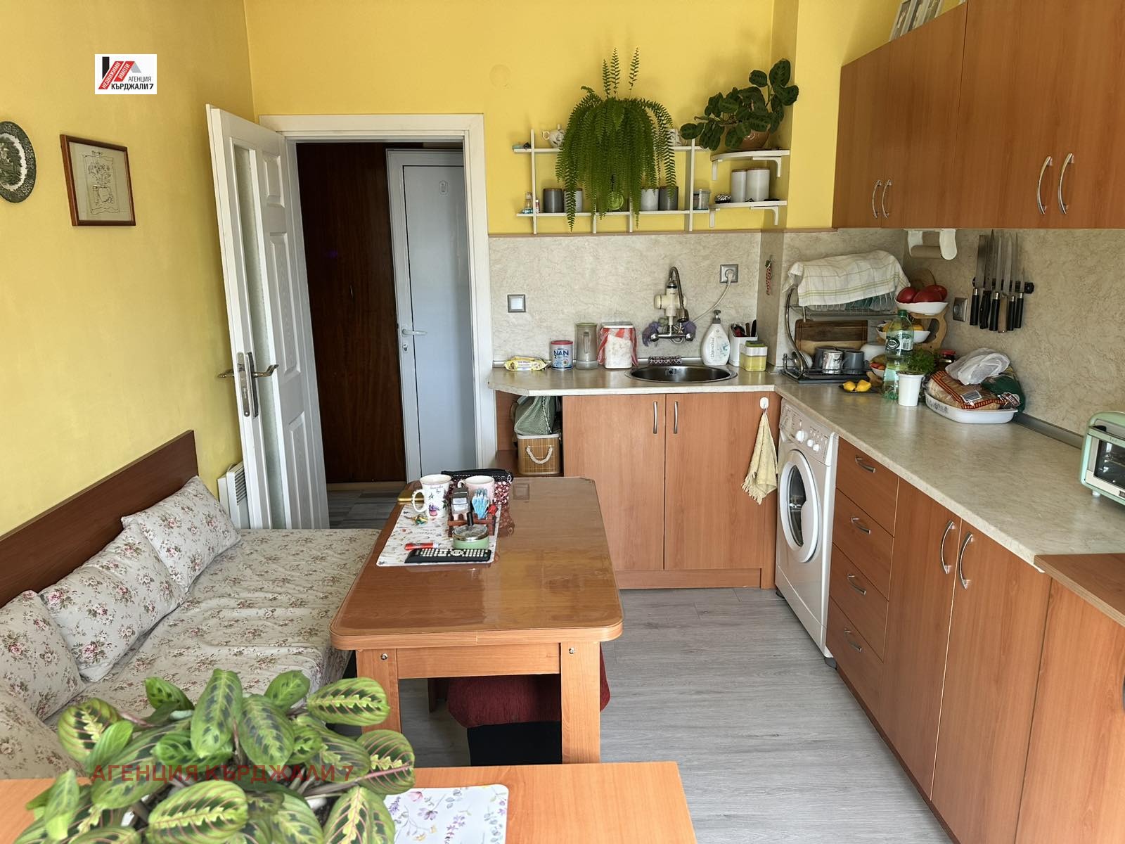 Продава 3-СТАЕН, гр. Кърджали, Център, снимка 2 - Апартаменти - 55024123
