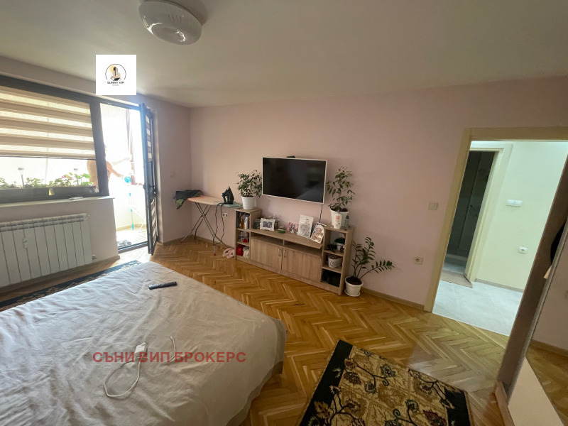 Продава  3-стаен град Плевен , Широк център , 77 кв.м | 93626619 - изображение [8]