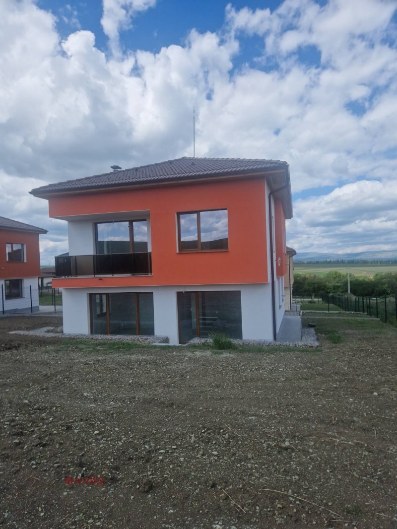 Til salg  Hus Sofia , Ivanyane , 235 kvm | 48403208 - billede [2]