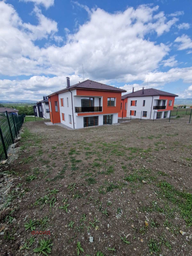 Til salg  Hus Sofia , Ivanyane , 235 kvm | 48403208 - billede [3]