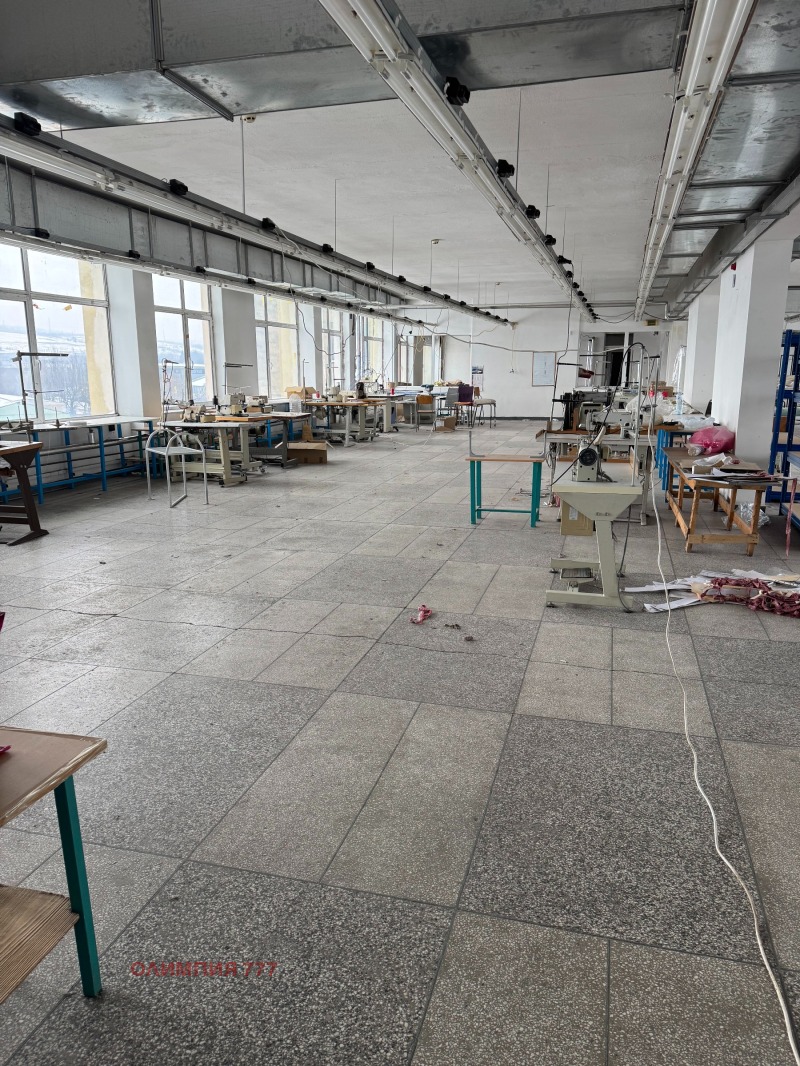 Продава ПРОМ. ПОМЕЩЕНИЕ в град Плевен, Широк център - 1000 кв.м / 470 000 € » 919 240.10 лв., ОЛИМПИЯ 777