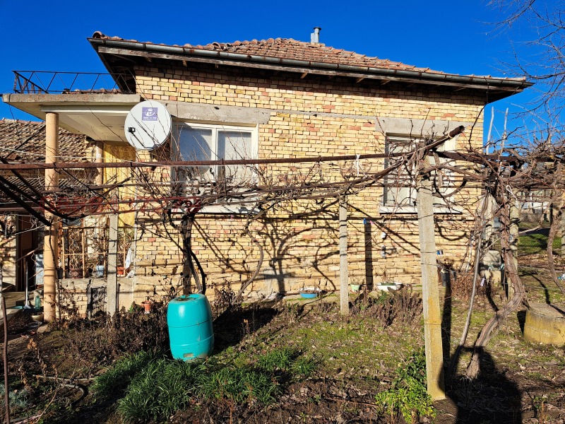 Продава КЪЩА, с. Медовина, област Търговище, снимка 2 - Къщи - 53271086