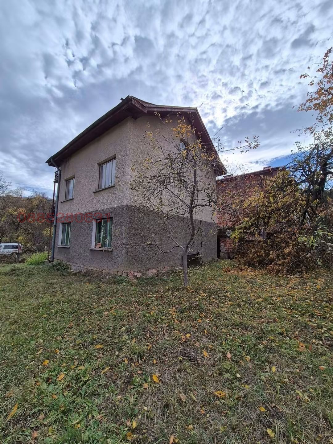 Продава КЪЩА, с. Лакатник, област София област