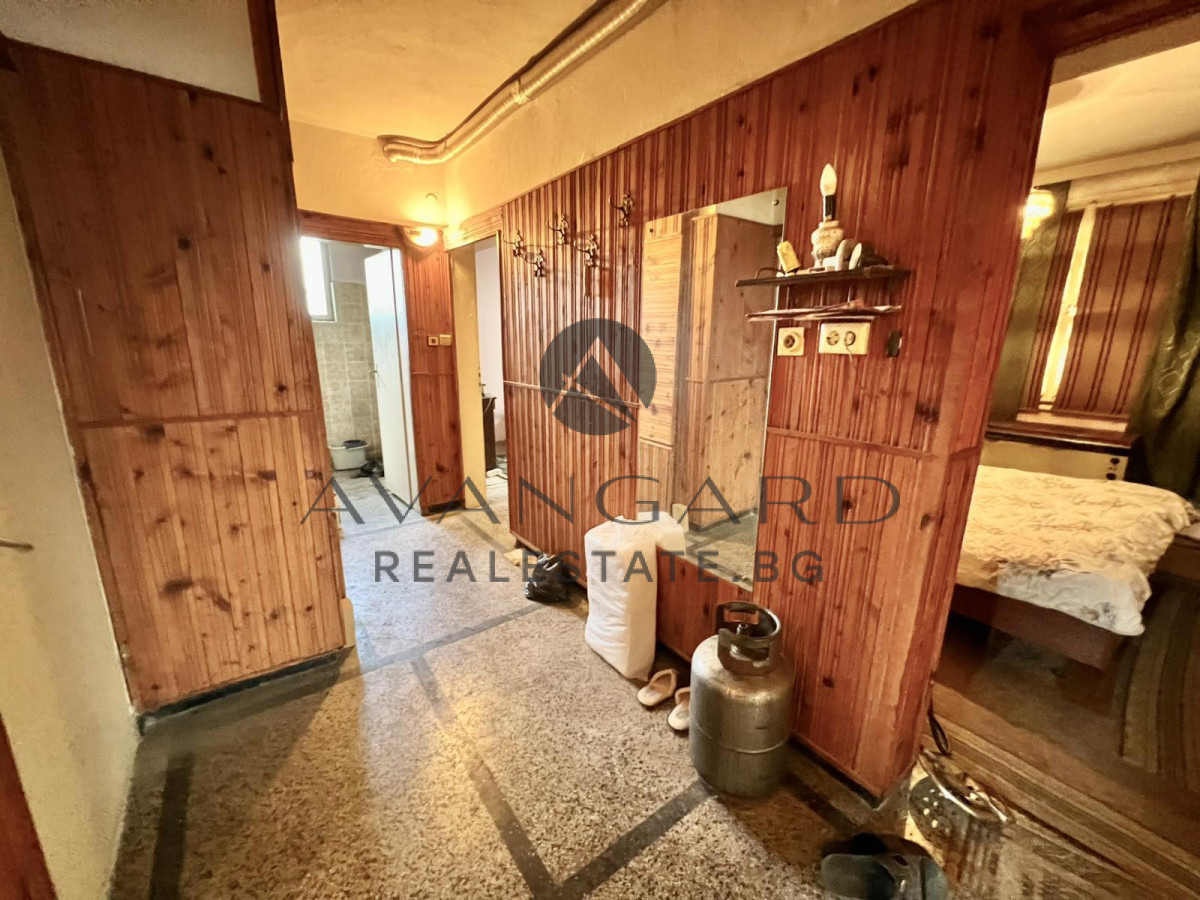 Продава ЕТАЖ ОТ КЪЩА, гр. Пловдив, Коматево, снимка 9 - Етаж от къща - 50986254