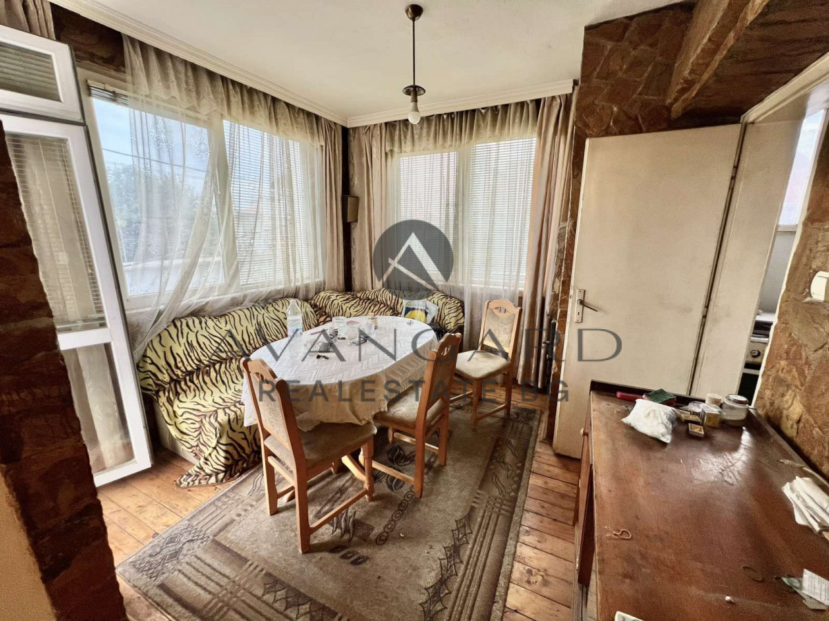 Продава ЕТАЖ ОТ КЪЩА, гр. Пловдив, Коматево, снимка 3 - Етаж от къща - 50986254
