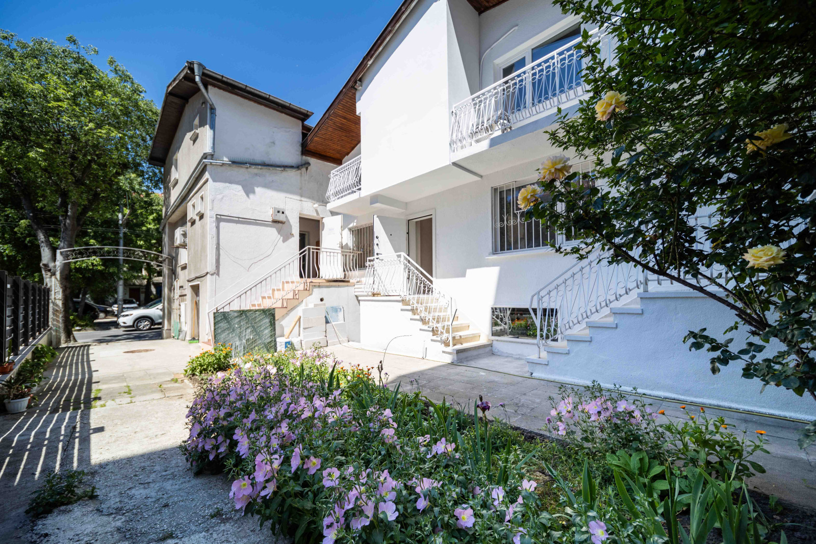Продава КЪЩА, гр. Варна, Център, снимка 2 - Къщи - 54696614