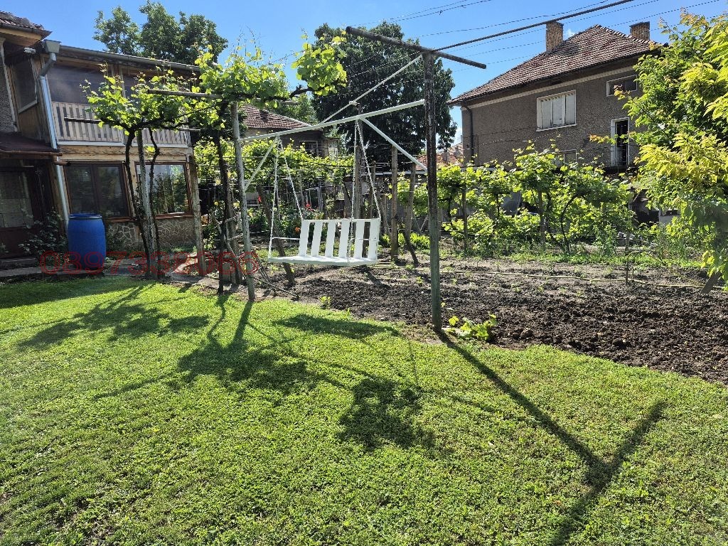 Продава КЪЩА, гр. Разград, Център, снимка 2 - Къщи - 54530483