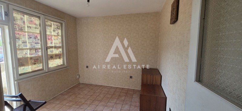 En venta  2 dormitorios Pleven , 9-ti kvartal , 100 metros cuadrados | 71736765 - imagen [9]