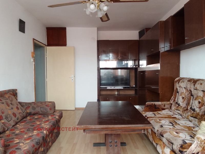 Продава 3-СТАЕН, гр. Велико Търново, Колю Фичето, снимка 1 - Aпартаменти - 49541198