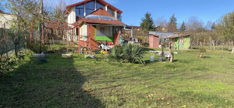 Продава ВИЛА, гр. Разград, Промишлена зона - Запад