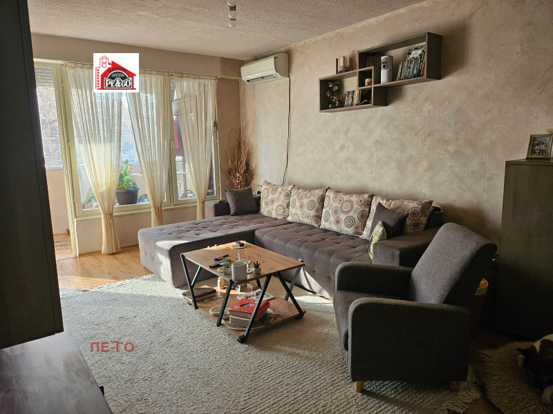 Продава  2-стаен град Пазарджик , Център , 65 кв.м | 38112904