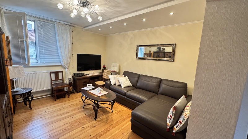 Продава ЕТАЖ ОТ КЪЩА, гр. Русе, Родина 2, снимка 4 - Етаж от къща - 52822535