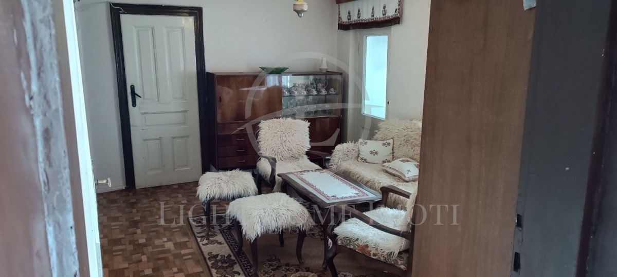 Продава ЕТАЖ ОТ КЪЩА, гр. Пловдив, Център, снимка 2 - Етаж от къща - 51820747