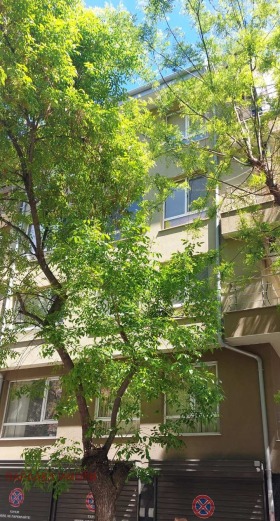 Продава 3-стаен град Пловдив Кършияка - [1] 