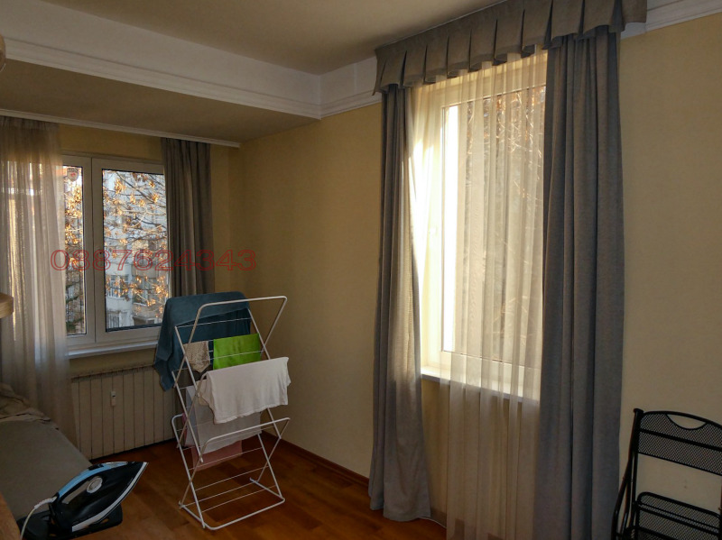 Продава МНОГОСТАЕН, гр. София, Център, снимка 13 - Апартаменти - 52968279